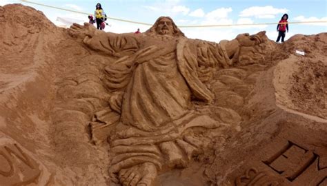 Photos: Bolivian Artists Celebrate Easter with Elaborate Sand Sculptures - foto En.tempo.co