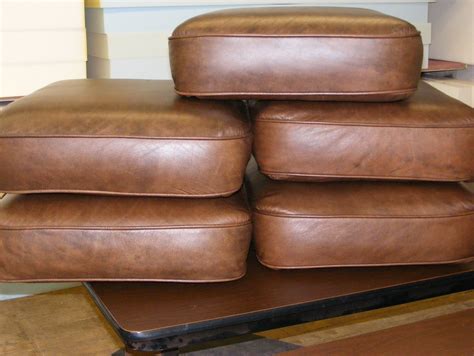 Новые подушки для старого дивана - фото
