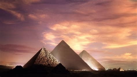 Alien UFO Sightings | Gran pirámide de guiza, Piramide de giza, El cairo