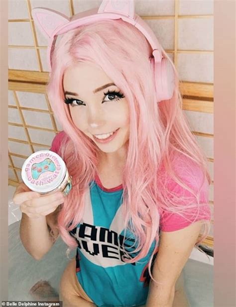 British 'gamer girl' influencer sells her own BATH WATER for £24 a pop ...