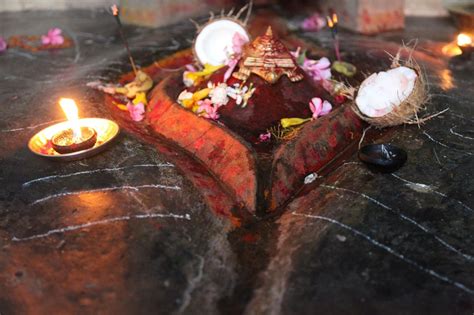 Secrets Of Kamakhya Devi Temple | Menstruating Goddess In India ...