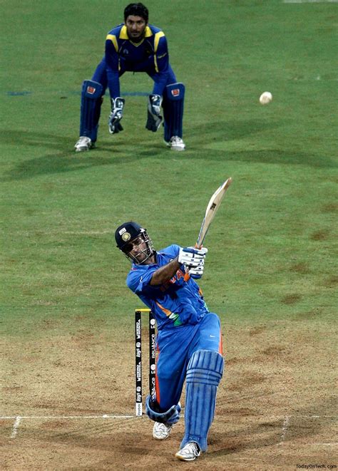 cwc 2011 final dhoni hitting six gi