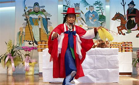 Cheondoism (Chondoism) - Korean Religions - WorldAtlas.com