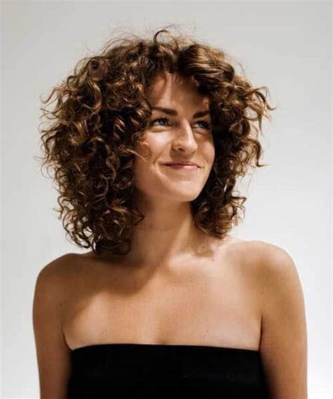 30 Best Curly Hairstyles for Medium Hair - BelleTag