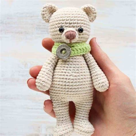 Crochet Cuddle Me Bear - Free amigurumi pattern | Crochet teddy bear, Crochet bear, Crochet ...