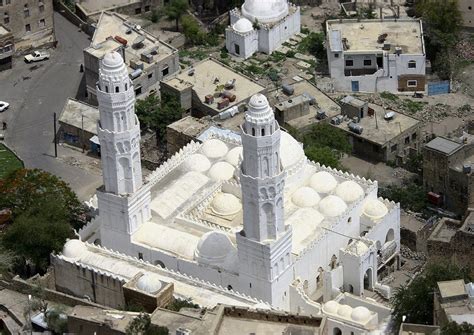 Overview Of A White Mosque, Taiz, Yemen | Yemen architecture, White mosque, Yemen