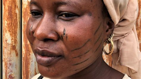 Nigeria's facial scars: The last generation - BBC News