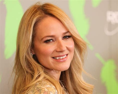 Jewel Explained Why She Won't 'Fix' Her Signature Snaggle-Tooth Smile