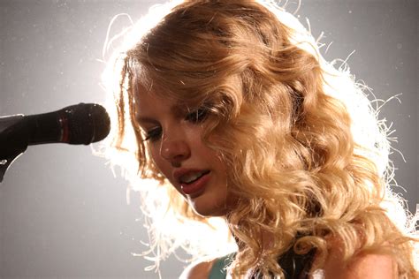 RS Charts: Taylor Swift's New 'Fearless' Scores Biggest Debut of 2021 ...