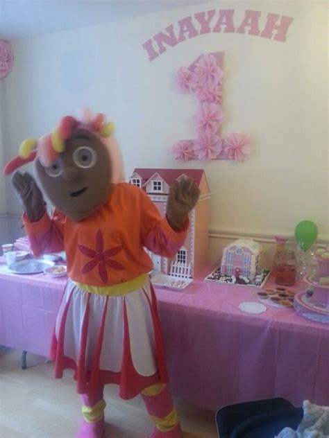 Upsy daisy costume for my daughters 1st party! She loved it! Even cried ...