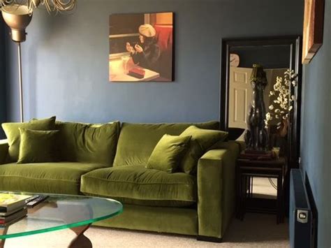 Moss green velvet sofa | Green sofa living, Green sofa living room ...