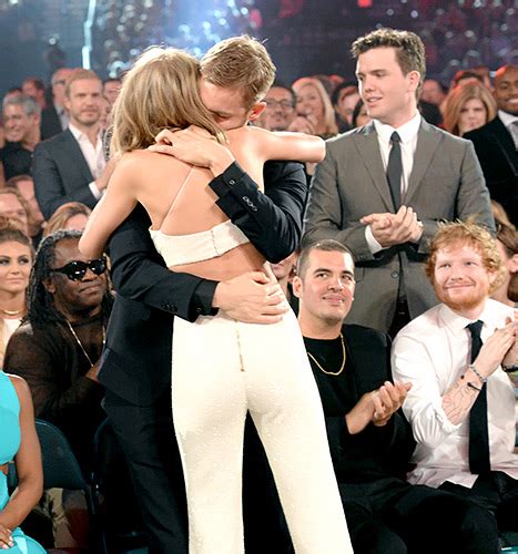 Taylor Swift, Calvin Harris Kiss at 2015 Billboard Music Awards: Pics