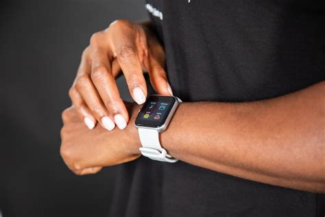 Comparing Health Smartwatches: Features and Benefits - Spade & Co