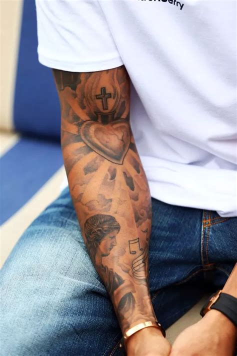 Lewis Hamilton Tattoo : Lewis Hamilton debuts MASSIVE lion tattoo on his chest ... _ Lewis ...