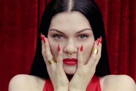 Jessie J - Masterpiece (video+lyrics)