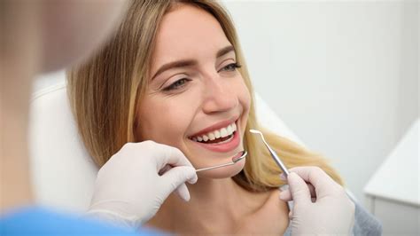 Top 7 Tips to Choose the Best Cosmetic Dentist | by Isakow Dental | May ...