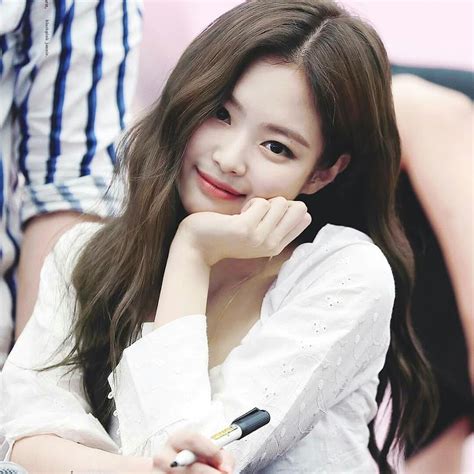 BLACKPINK's Meme Queen Jennie Has Returned With High-Quality Meme Content We All Deserve - Koreaboo