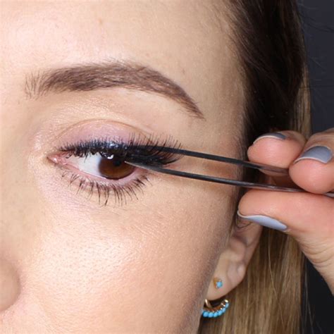 How to Wear Fake Eyelashes for Beginners-Step by Step Tutorial | Applying false eyelashes, False ...