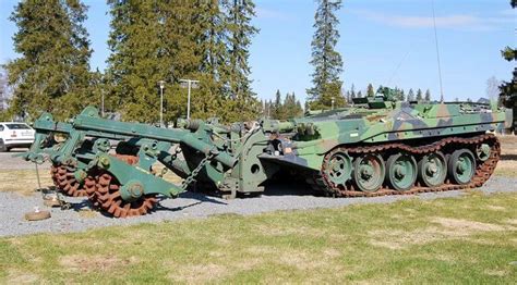 The Swedish Strv 103 (S-Tank) - Russell Phillips