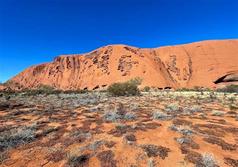 Uluru | Walking the circumference (Base Walk) | Graeme Robertson | Flickr