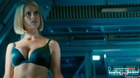 «Star Trek Into Darkness» et Alice Eve sexy en sous-vêtements: le scénariste s'excuse pour la ...