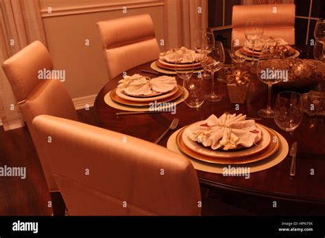 Festive christmas dinner table Stock Photo - Alamy