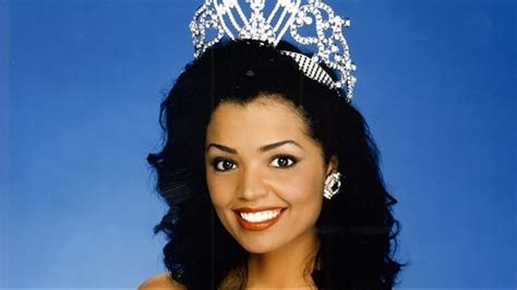 Former Miss Universe, Deer Park native Chelsi Smith dies at 45 | khou.com