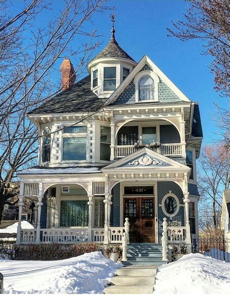 Pin by Sue Ellen on House of Dreams. | Cottage house exterior, Victorian homes exterior, Old ...