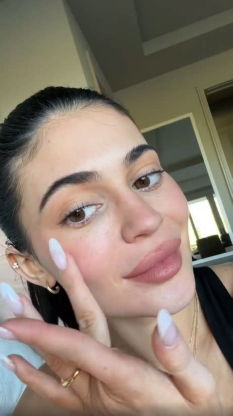 Kylie Jenner shows off her ‘dirty’ hair and real skin texture as she goes makeup-free in new ...