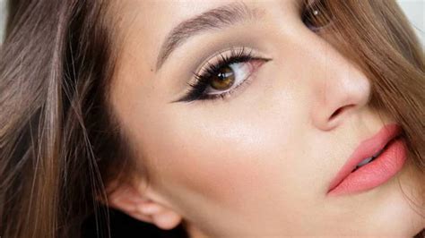 How to do cat eyeliner: A step-by-step tutorial and most common mistakes you should avoid!