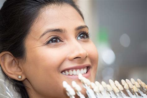 Pros and Cons of Porcelain Veneers vs. Composite Veneers - Dental Implants