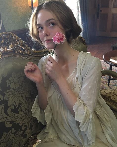 Elle Fanning behind the scenes of Mary Shelley | Elle fanning, Mary shelley, Gorgeous girls