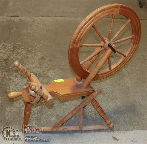 SPINDLE SPINNING WHEEL CANADIAN MADE - Kastner Auctions