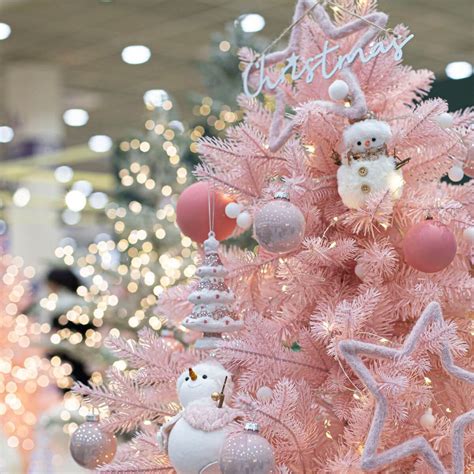 16 Pink Christmas Tree Ideas For A Barbiecore Celebration - Jolly Festive