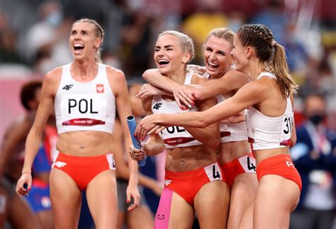 Team USA Wins Gold in Women's 4x400m Relay at 2021 Olympics | POPSUGAR ...