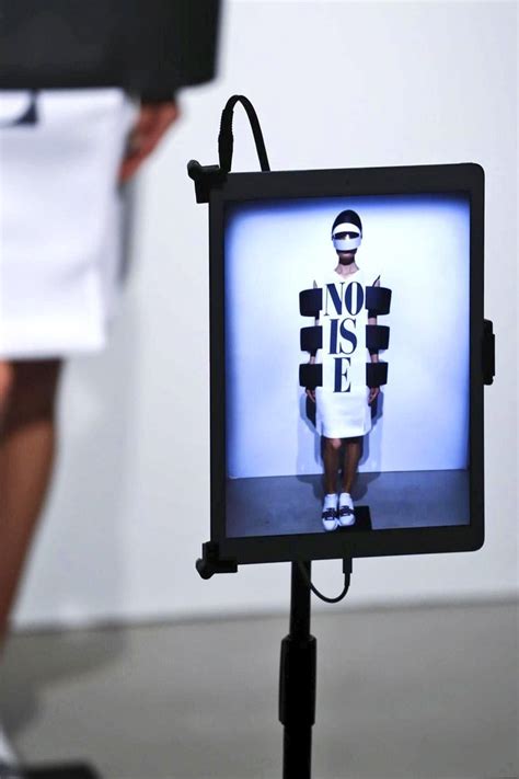 SLFMag - When fashion meets Technology: Augmented Reality...