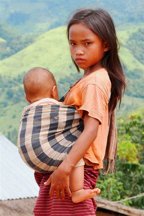 Portage entre frères & soeurs À travers le monde | Portrait enfant ...