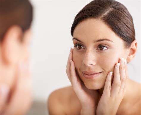 How to Prevent Wrinkles: 4 Expert Tips