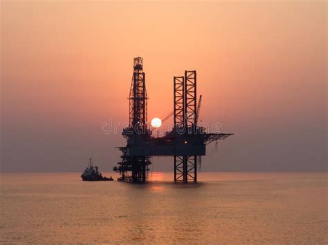 Offshore oil rig. Sunset in some oil field at Persian Gulf-oil rig and offshore , #Affiliate, # ...