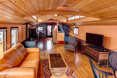 Haida Houseboat | Tiny House Swoon | House boat, Boat house interior ...