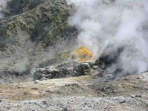 Campi Flegrei volcano eruption possibly closer than thought | Geology Page