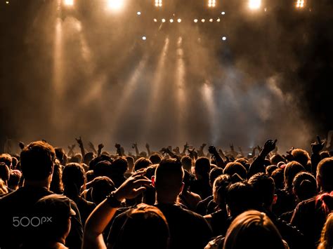 silhouettes of concert crowd - silhouettes of concert crowd in front of ...