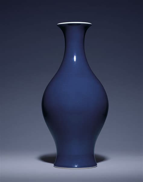 A VERY RARE SACRIFICIAL BLUE-GLAZED VASE, GANLANPING