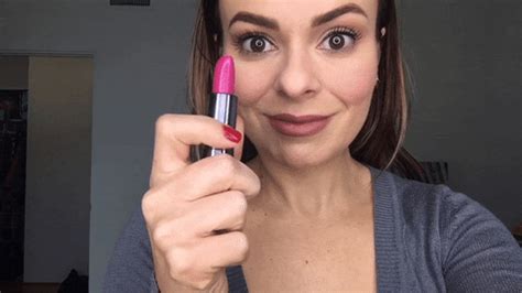 Lipstick GIF - Find & Share on GIPHY