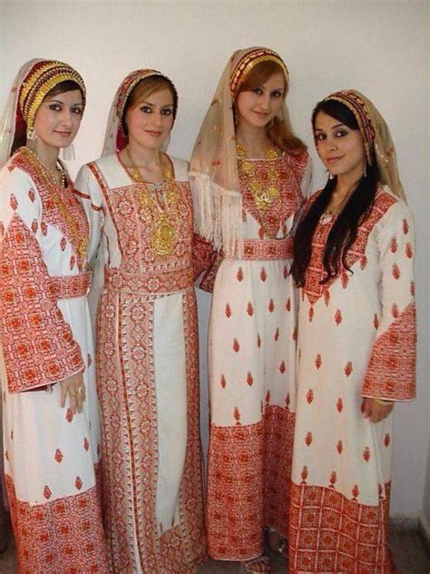 Palestinian folk costumes. | Traditional outfits, Palestinian costumes ...