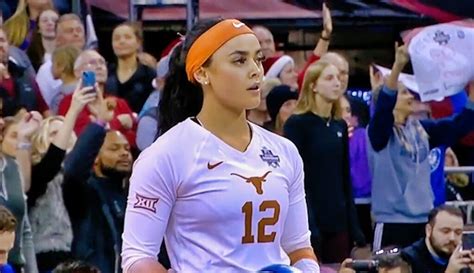 Fans Fell In Love With Texas’ Keonilei Akana In Volleyball Game