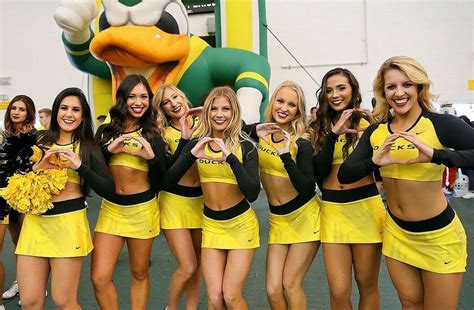 Oregon Ducks at the Moshofsky | Oregon cheerleaders, Cheerleading ...