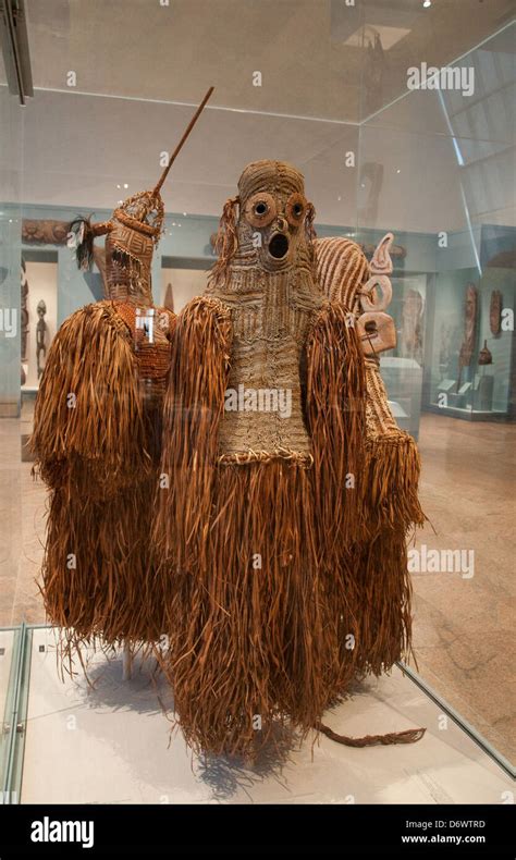 Asmat body mask arts africa hi-res stock photography and images - Alamy