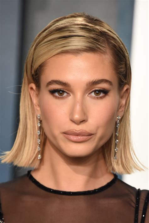Hailey Bieber reveals her evening skincare routine in just 5 steps | Vogue France
