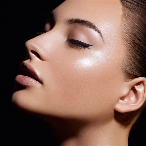 7 Brilliant Uses Of A Highlighter That Will Make You Glow Like A Superstar